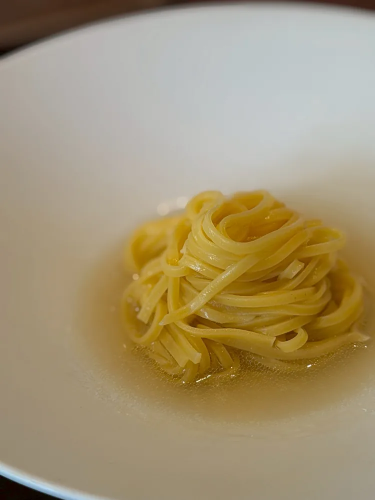 牛骨スープと大山小麦の自家製パスタ
